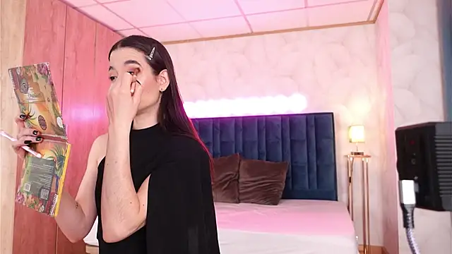 LucyFever online show from December 23, 2025, 7:29 am