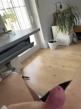 hannes256102 online show from April 5, 2026, 9:38 am