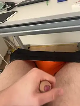 hannes256102 online show from March 28, 2026, 11:55 am