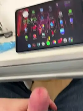 hannes256102 online show from April 18, 2026, 3:14 pm