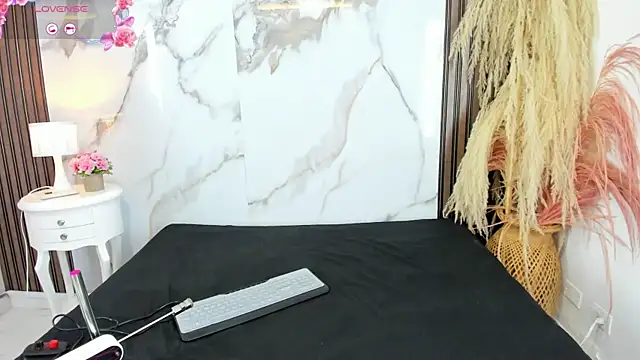 hilarythomsom online show from January 17, 2026, 1:04 pm