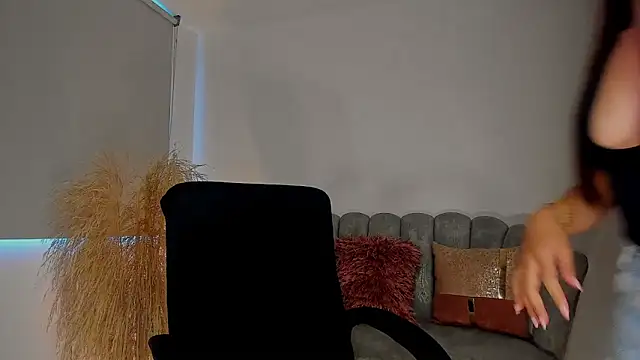 Kamilamonroe online show from February 6, 2026, 8:38 pm