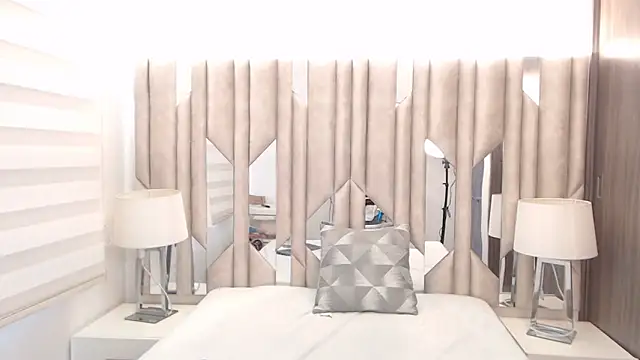 KcristalWhite online show from March 7, 2026, 8:58 pm