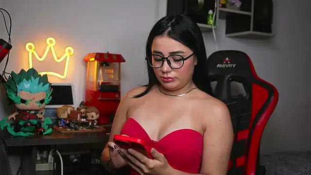 Juliethassmith3 online show from January 12, 2026, 5:42 pm