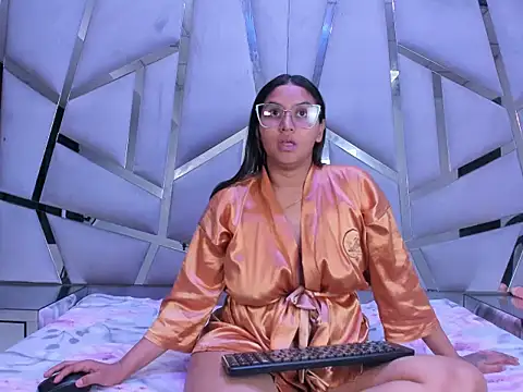 Snapshot of LunaaRousee chatting on January 11, 2026, 8:49 pm LunaaRousee online show from January 11, 2026, 8:49 pm