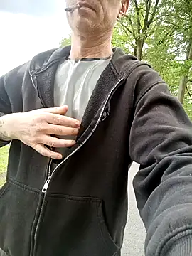 jefflatex45 online show from May 7, 2026, 11:24 am
