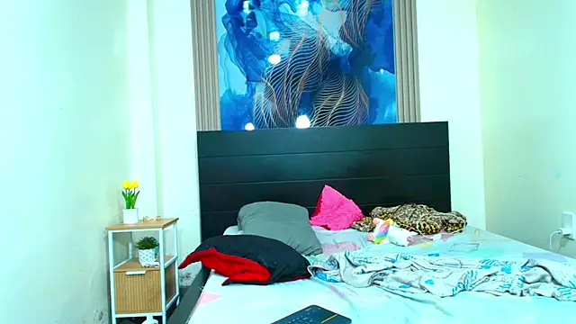 Valentina and sneider  online show from April 14, 2026, 10:04 pm