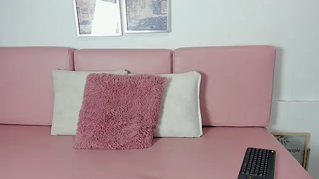 Snapshot of Pamela_SkinnySexy chatting on January 14, 2026, 12:42 pm Pamela SkinnySexy online show from January 14, 2026, 12:42 pm