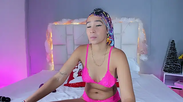 Snapshot of EmmaLawrence_ chatting on December 18, 2025, 4:33 pm EmmaLawrence online show from December 18, 2025, 4:33 pm