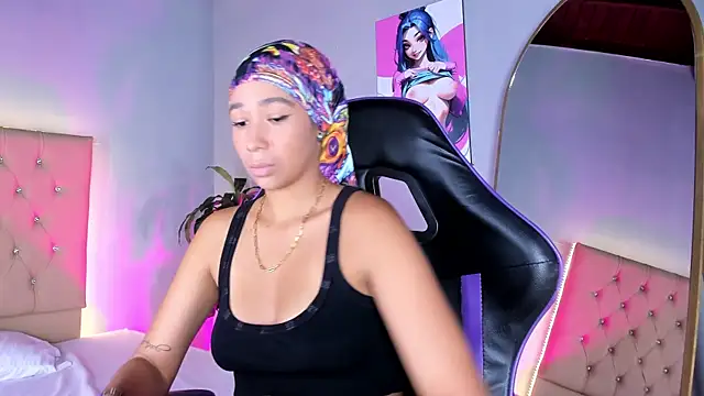 Snapshot of EmmaLawrence_ chatting on December 15, 2025, 8:14 pm EmmaLawrence online show from December 15, 2025, 8:14 pm