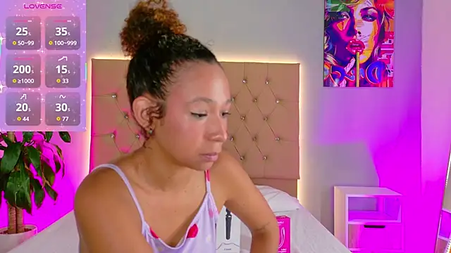 EmmaLawrence  online show from March 13, 2026, 9:03 am