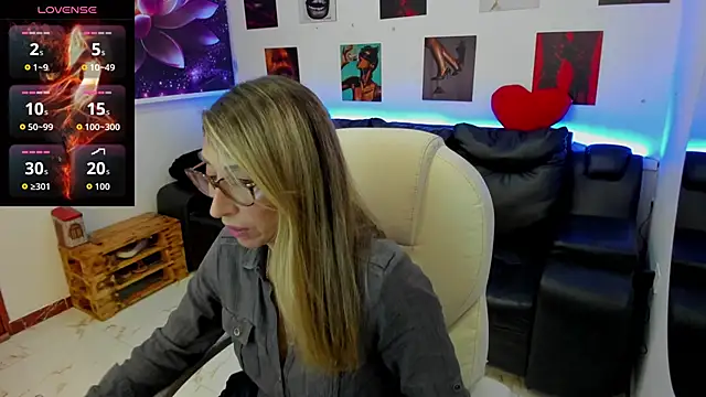 Snapshot of Scarlett_079 chatting on March 5, 2026, 12:02 pm Scarlett 079 online show from March 5, 2026, 12:02 pm