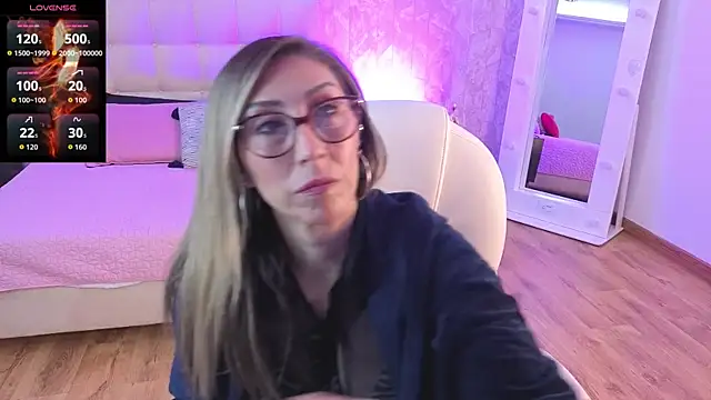 Snapshot of Scarlett_079 chatting on April 10, 2026, 11:50 am Scarlett 079 online show from April 10, 2026, 11:50 am