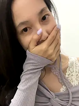 Snapshot of DD-52 chatting on December 18, 2025, 1:37 pm DD-52 online show from December 18, 2025, 1:37 pm