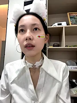 Snapshot of DD-52 chatting on December 21, 2025, 7:43 am DD-52 online show from December 21, 2025, 7:43 am