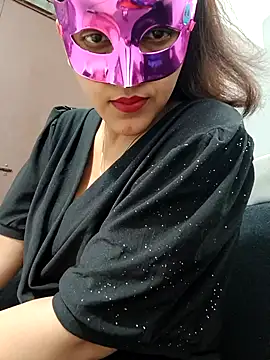 Shivani hotty online show from January 18, 2026, 3:26 pm