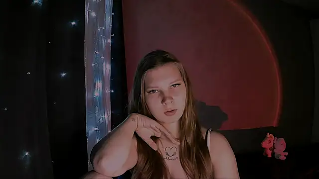 nelli lux  online show from December 17, 2025, 8:58 pm