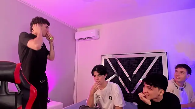 HotThreesoome online show from April 15, 2026, 2:50 am