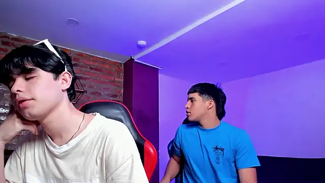 HotThreesoome online show from March 10, 2026, 12:31 pm