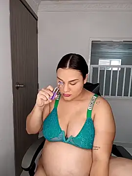 Valeriaa 21 online show from April 6, 2026, 8:21 pm