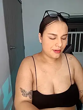 Valeriaa 21 online show from April 3, 2026, 3:13 am