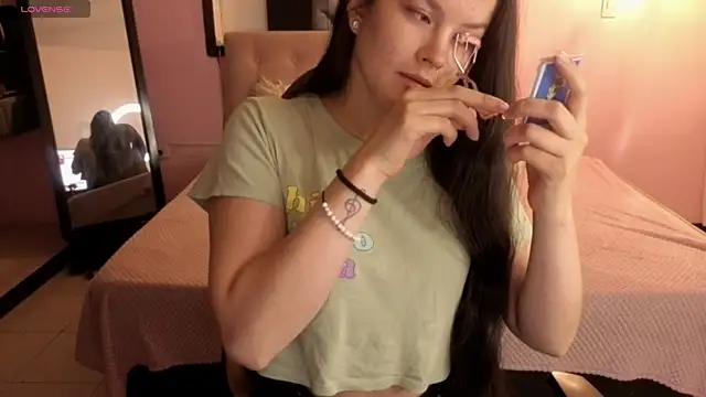 Snapshot of Sara_valderrama_ chatting on May 2, 2026, 12:21 pm Sara valderrama online show from May 2, 2026, 12:21 pm