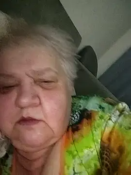 Snapshot of HapinessLovee chatting on December 21, 2025, 4:41 pm HapinessLovee online show from December 21, 2025, 4:41 pm