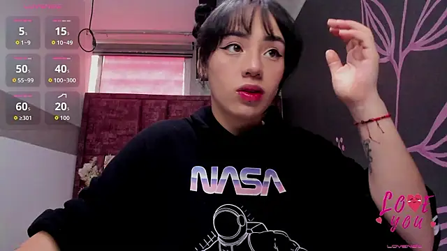 Kiara Fox   online show from March 27, 2026, 8:32 pm