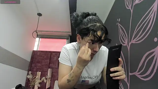 Kiara Fox   online show from March 25, 2026, 9:24 pm