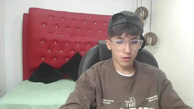 Snapshot of jeremy_job chatting on December 17, 2025, 11:37 am jeremy job online show from December 17, 2025, 11:37 am