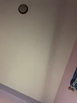  Laurentt  online show from February 9, 2026, 11:03 pm