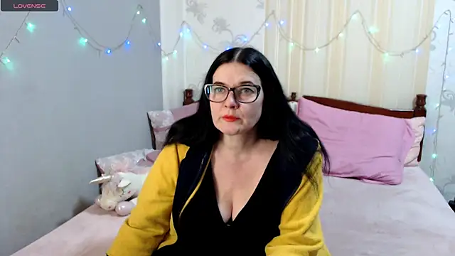 SashaBond online show from February 16, 2026, 10:25 am