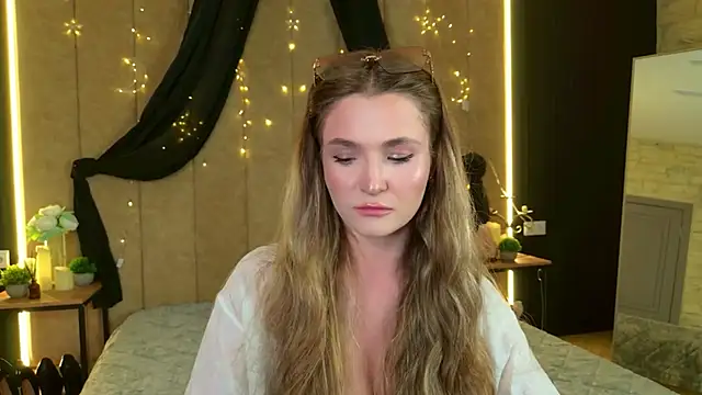 Lina Sinerz online show from June 10, 2026, 3:24 pm