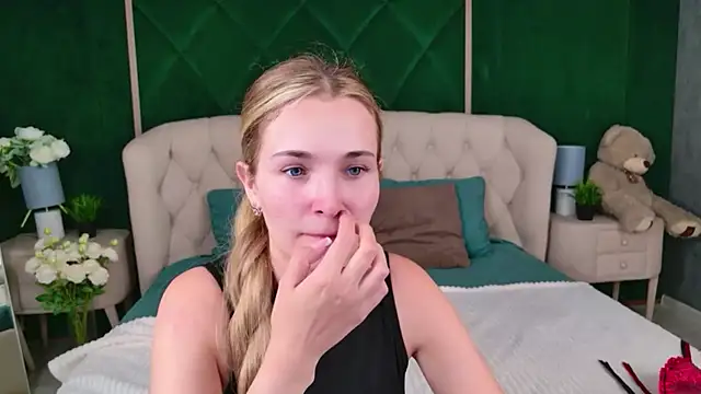 Lina Sinerz online show from July 17, 2026, 3:42 pm