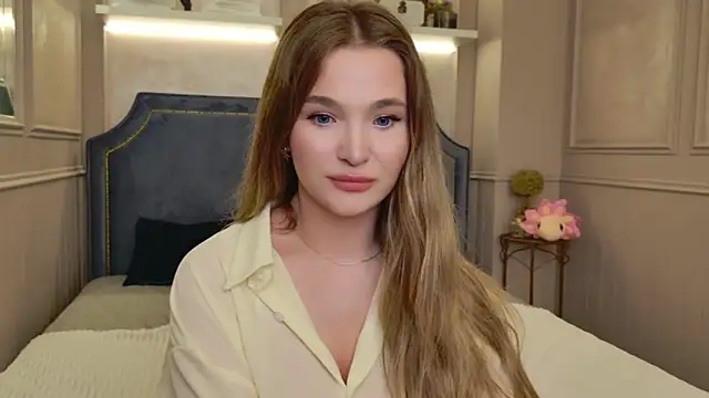 Lina Sinerz online show from June 12, 2026, 8:50 pm