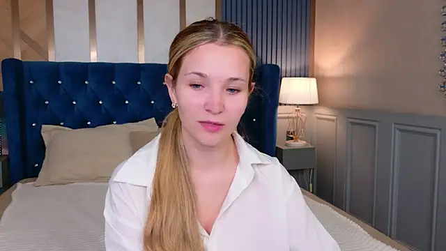 Lina Sinerz online show from August 1, 2026, 3:43 pm