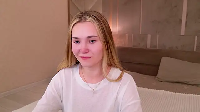 Lina Sinerz online show from July 18, 2026, 4:04 pm
