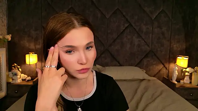 Lina Sinerz online show from June 19, 2026, 3:29 pm