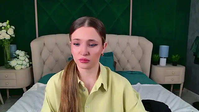 Lina Sinerz online show from April 8, 2026, 8:43 pm