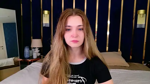 Lina Sinerz online show from June 3, 2026, 4:23 pm