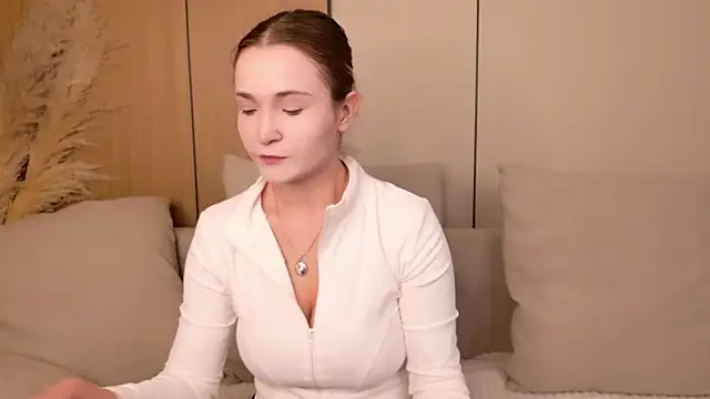 Lina Sinerz online show from June 25, 2026, 4:01 pm
