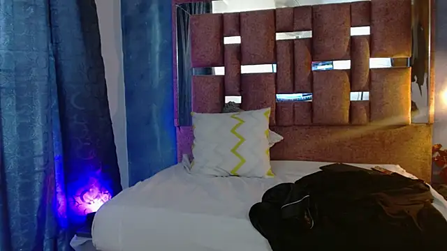 Snapshot of bella_volup chatting on February 13, 2026, 7:25 pm bella volup online show from February 13, 2026, 7:25 pm