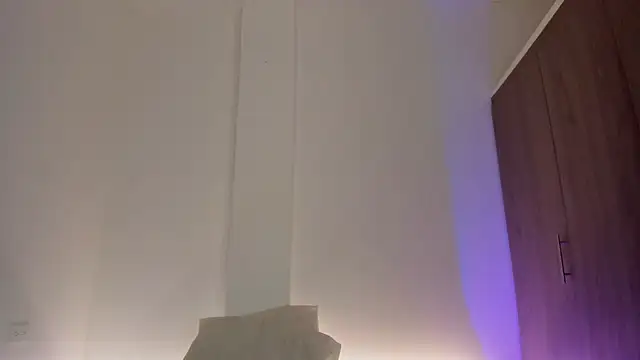 litle slut online show from July 4, 2026, 4:52 am