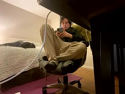 Snapshot of phantom898983 chatting on January 14, 2026, 2:04 am phantom898983 online show from January 14, 2026, 2:04 am