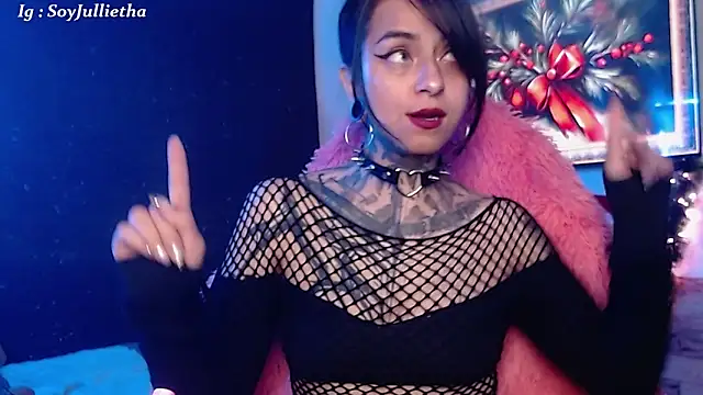 Snapshot of Julls420_ chatting on December 19, 2025, 6:16 am Julls420 online show from December 19, 2025, 6:16 am