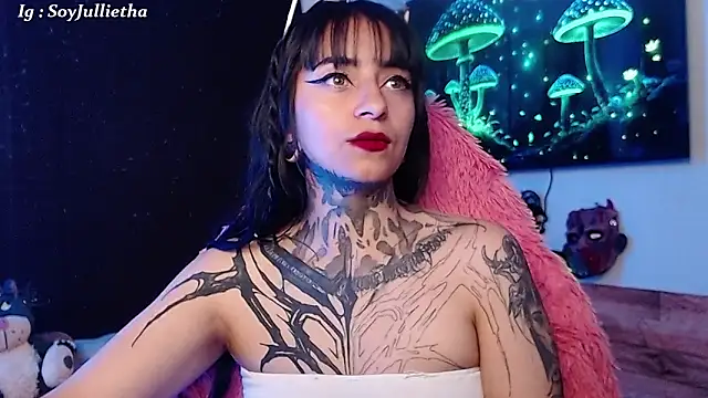 Snapshot of Julls420_ chatting on January 31, 2026, 11:25 pm Julls420 online show from January 31, 2026, 11:25 pm