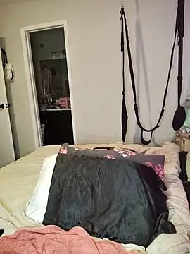 SpiderRose online show from December 22, 2025, 10:32 pm