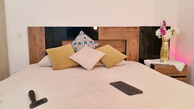 Snapshot of LucyHanks chatting on April 13, 2026, 11:36 am LucyHanks online show from April 13, 2026, 11:36 am