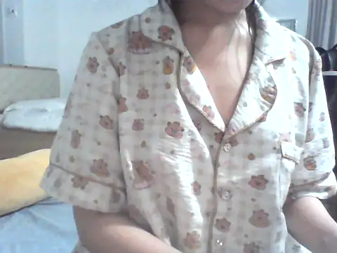 KellyCin online show from December 17, 2025, 5:29 pm