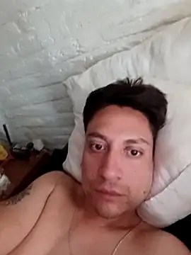 Snapshot of Saskeube chatting on December 21, 2025, 1:57 pm Saskeube online show from December 21, 2025, 1:57 pm